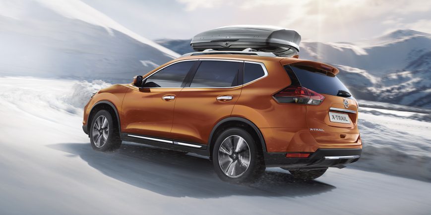 X Trail Design Features A 4x4 Suv 5 Or 7 Seater Car Nissan X Trail 7 8 Driving Shot On Snow With Roof Box
