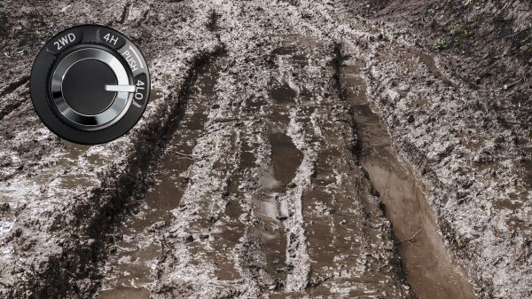 2021 Nissan X-Terra muddy ground with 4LO dial