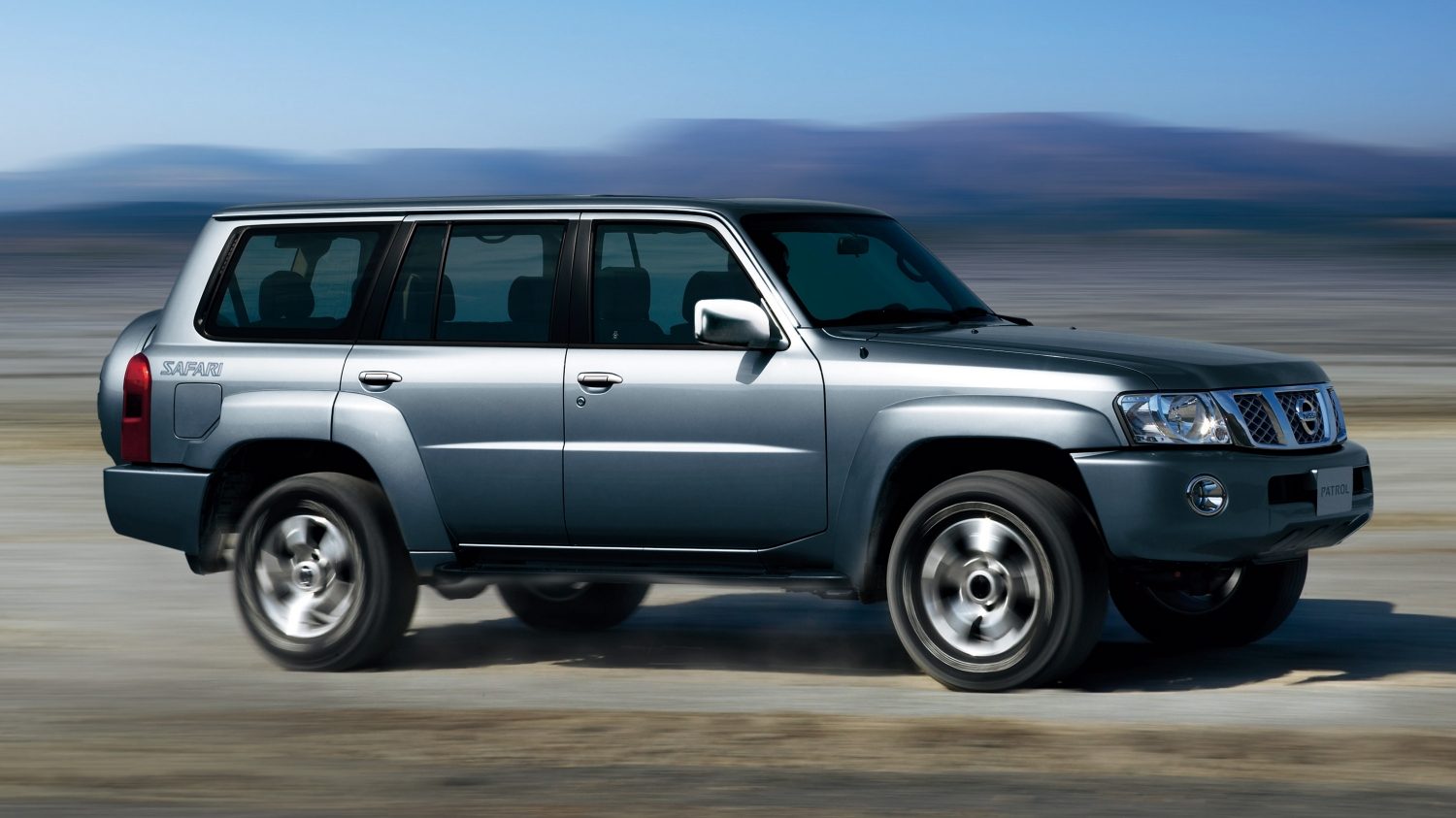 nissan patrol safari off road 4x4 suv