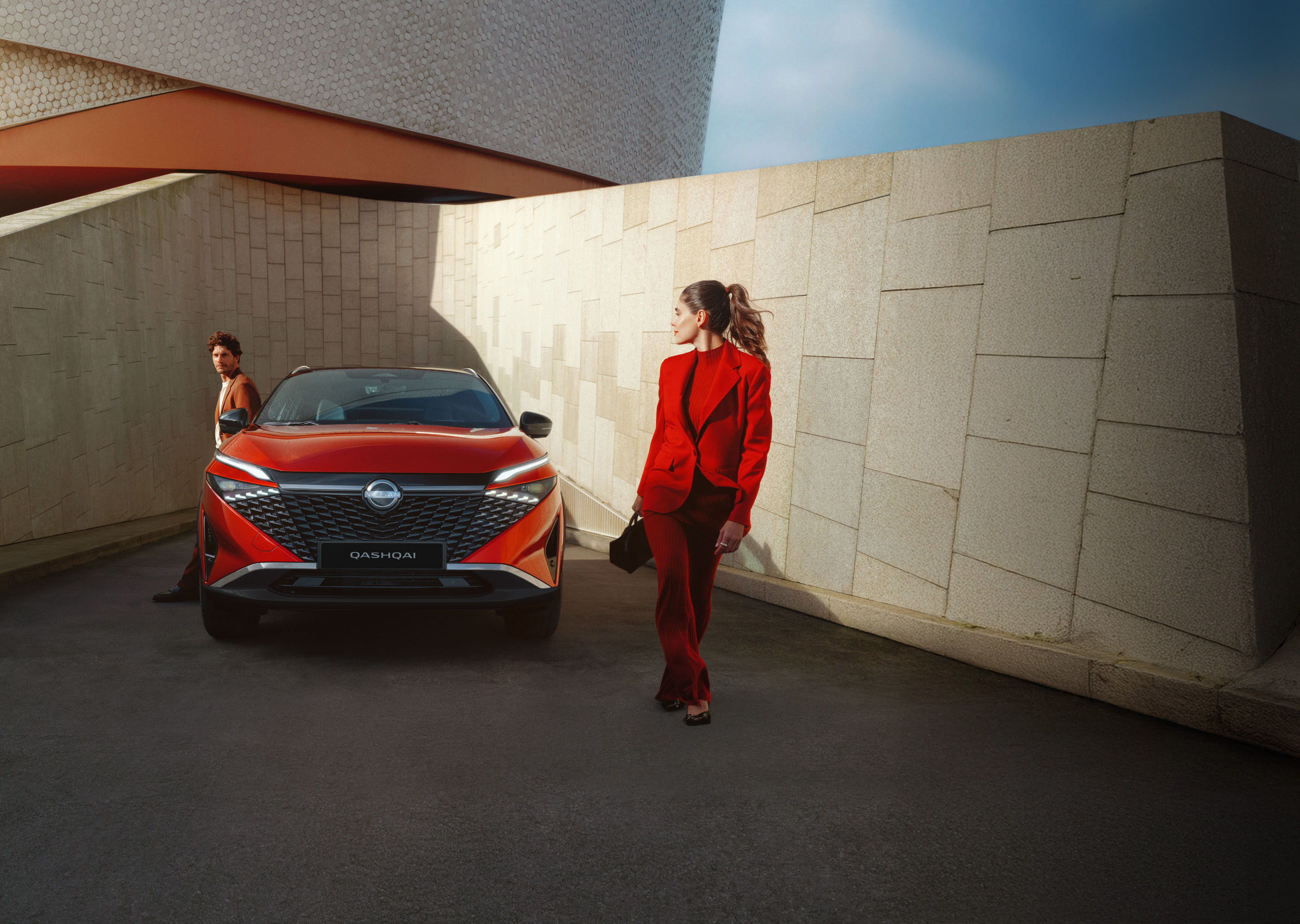 Nissan Qashqai e-Power full front static view with man leaning against the bonnet.