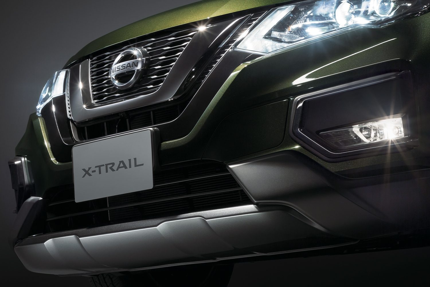 Green NISSAN X-TREMER Front Bumper Garnish