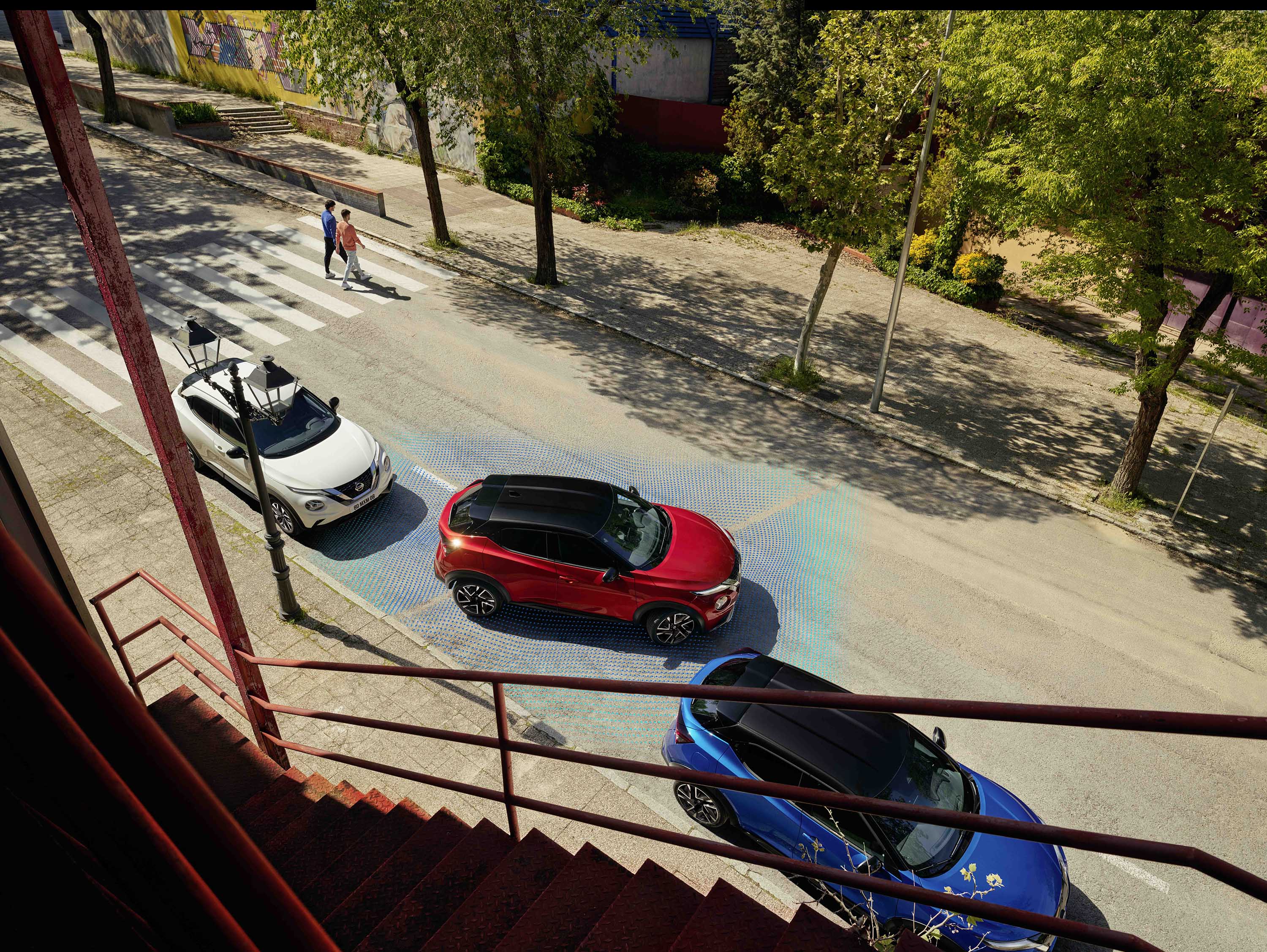 Nissan JUKE Hybrid SUV parkering i stad