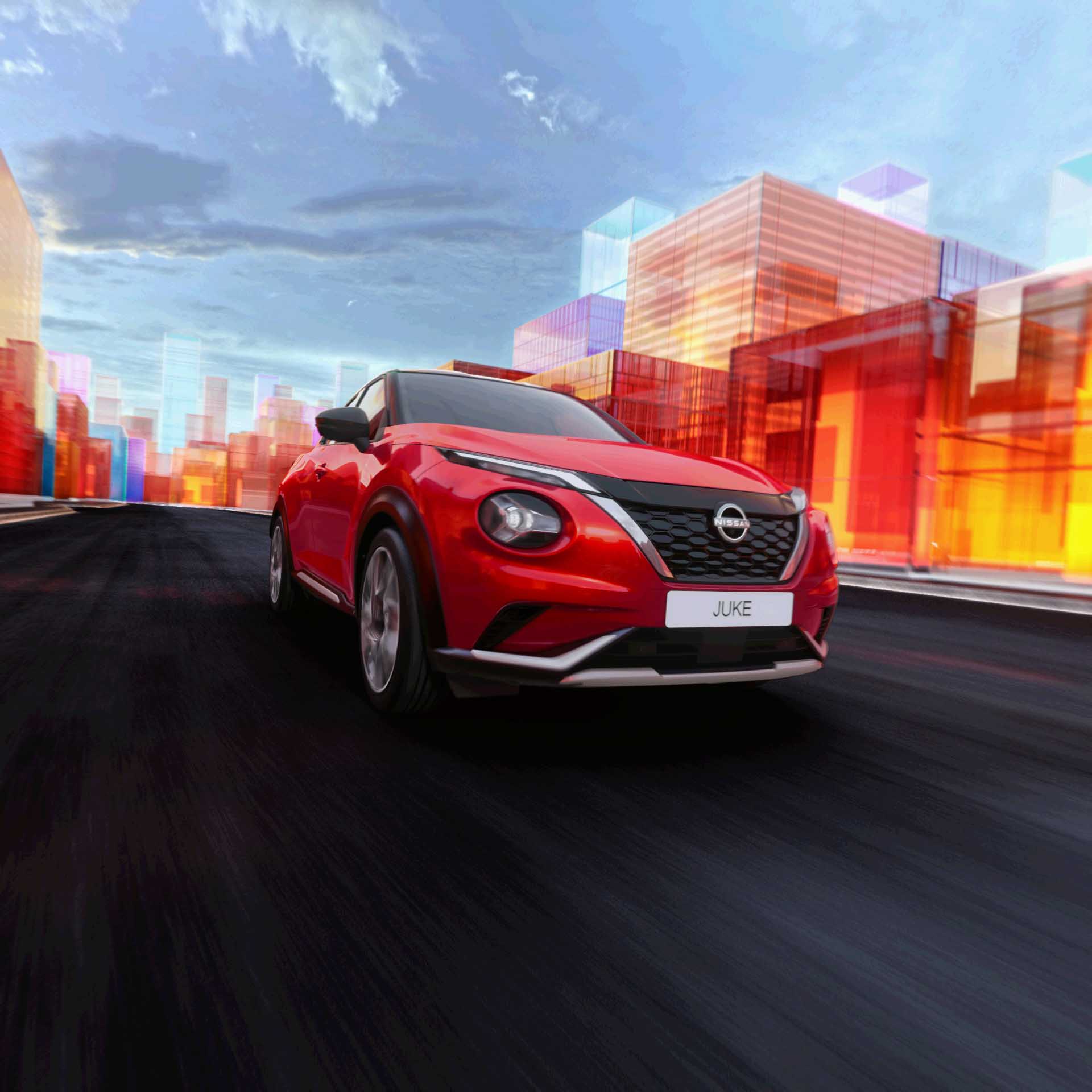 Nissan Juke Hybrid SUV parkerad utanför butik