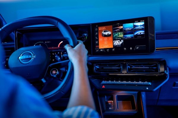Bilde av nye Nissan MICRA elbil sitt infotainmentsystem