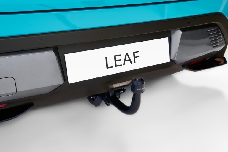 Originalt aftageligt kuglehoved til anhængertræk klar til montering på en Nissan LEAF.