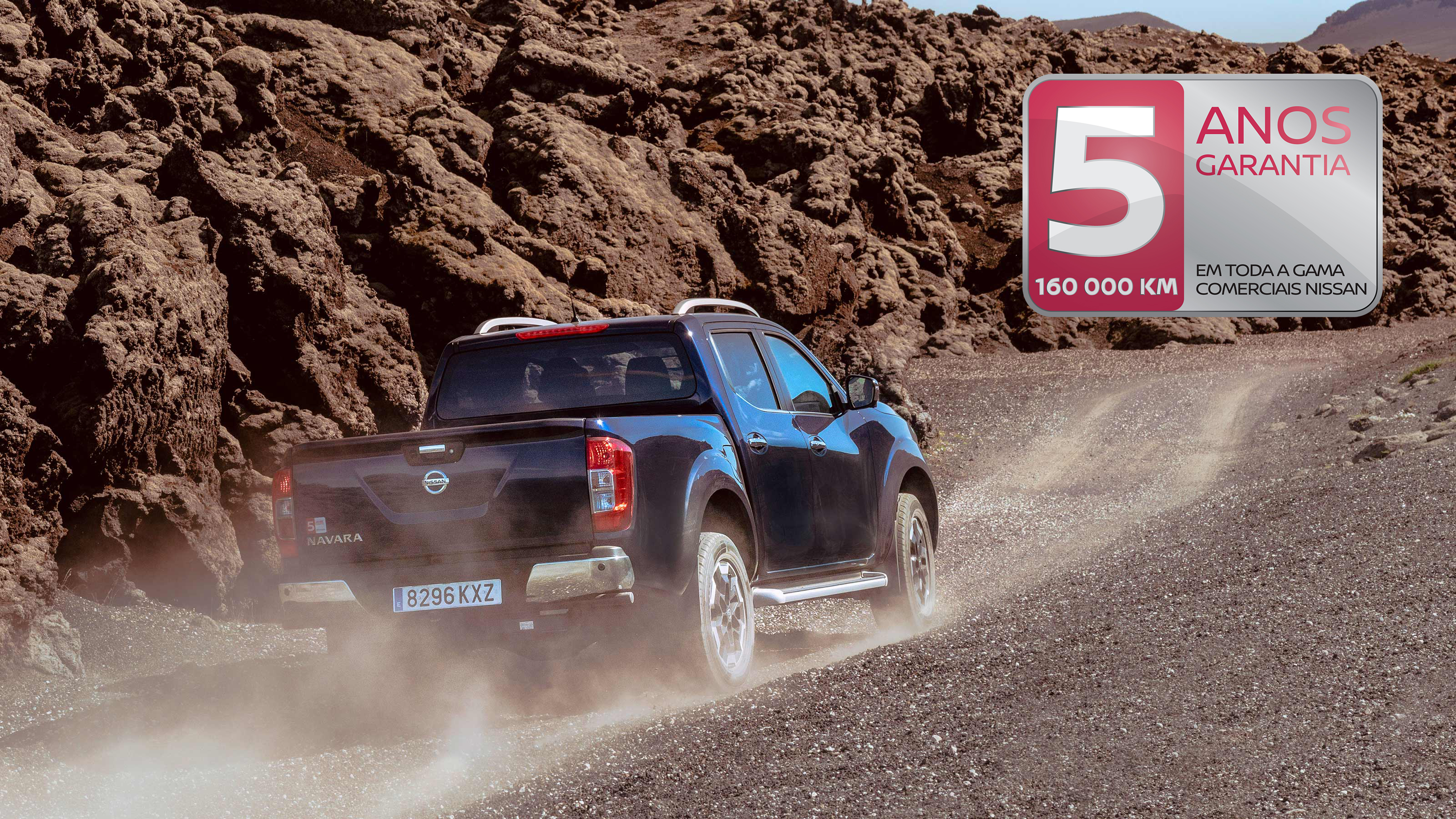 Nissan NAVARA a ser conduzida no deserto