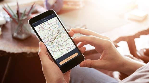 Smartphone afiseaza o aplicatie deschisa