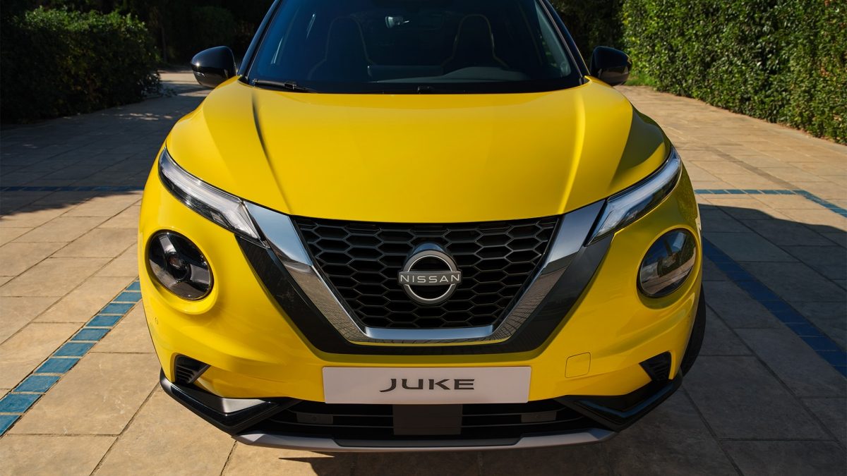 Nissan JUKE front grille close up