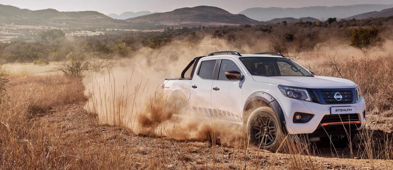 Navara Stealth in dirt