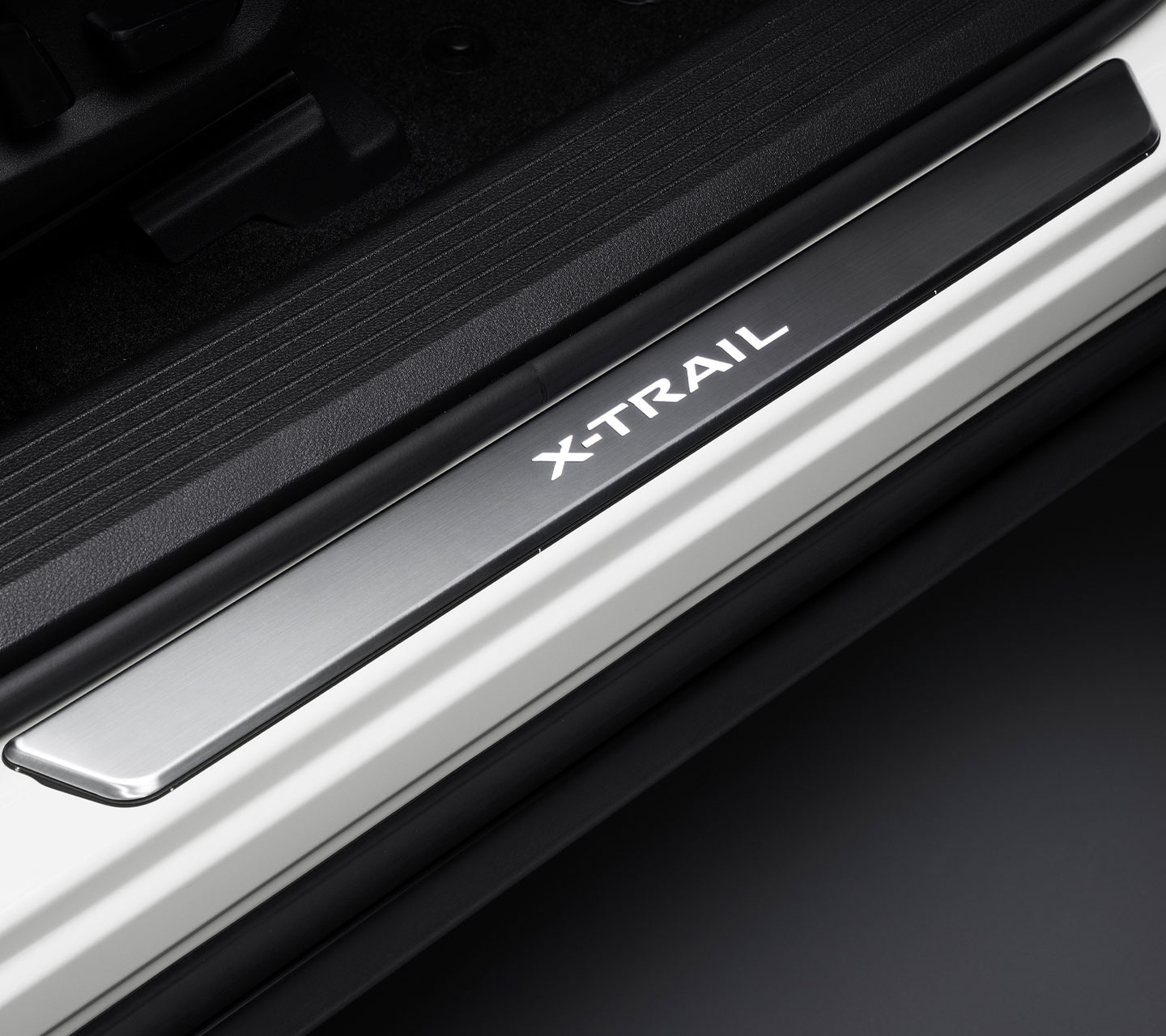 ILLUMINATED KICK PLATE