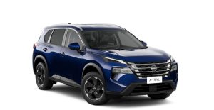 Nissan X-Trail 2.5 Acenta Xtronic CVT 2WD in blue, front three quarter view